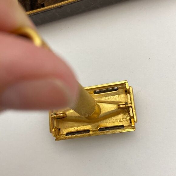 Vintage Gillette Milord Men's Gold Razor with Case - Picture 6 of 10